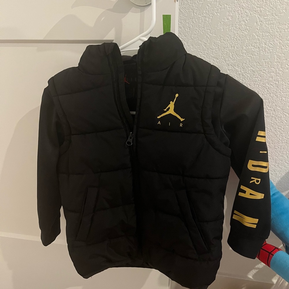 Boys Air Jordan twoffer puff jacket size small